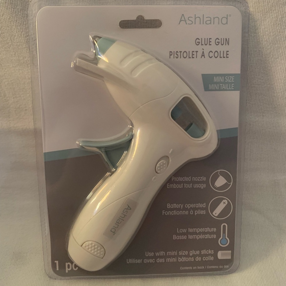 NIB Ashland Cordless Glue Gun, Batteries Not Included